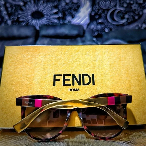 Fendi Sunglasses - Black and purple tortoise style 
❌70%OFF SALE❌ - Picture 3 of 14